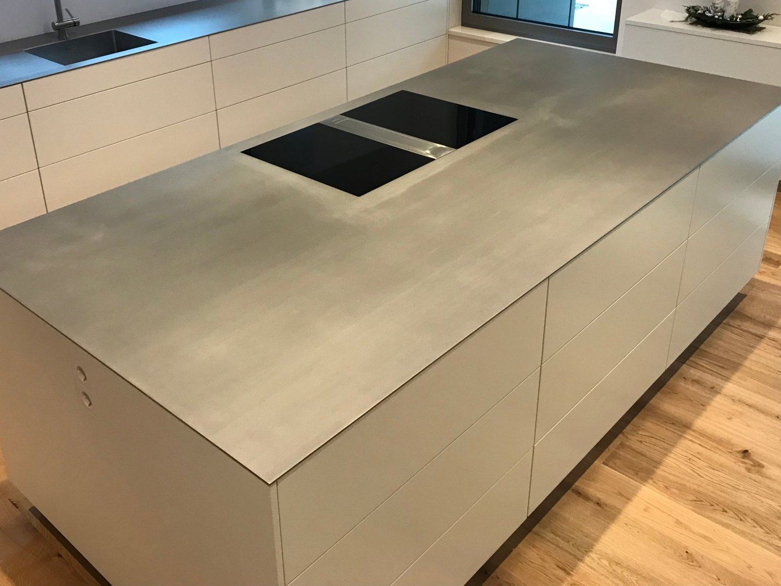 Kücheninsel mit 5 mm Edelstahl-Arbeitsplatte und Kochfeldabzug